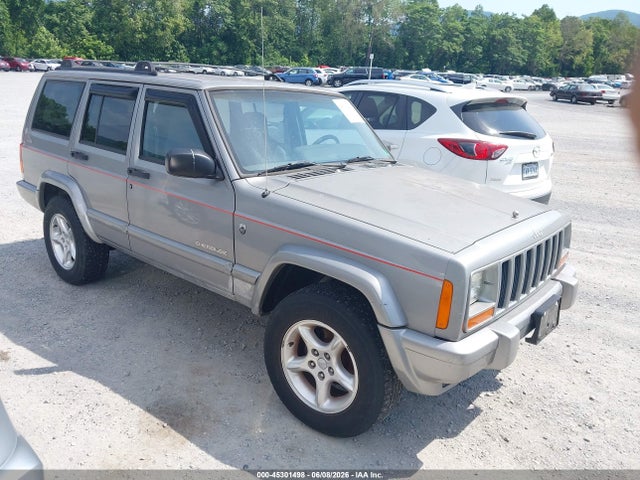 Salvage Jeep Cherokee Image