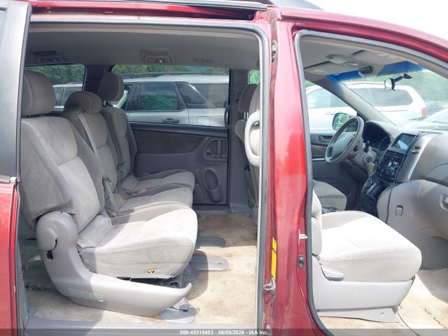 Toyota Sienna Le