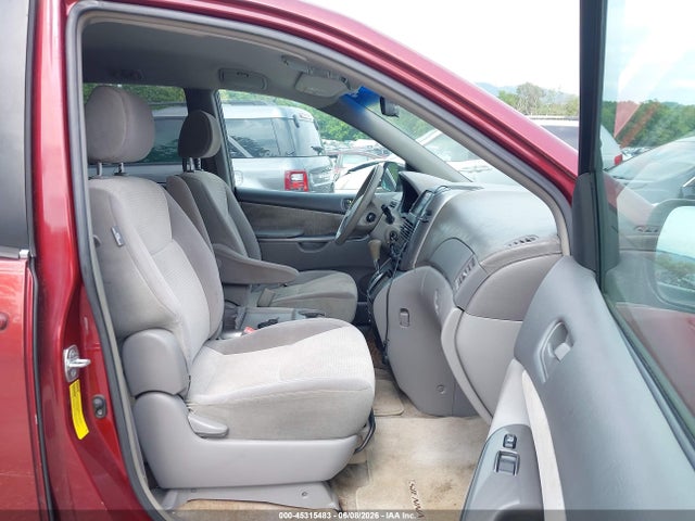 Toyota Sienna Le