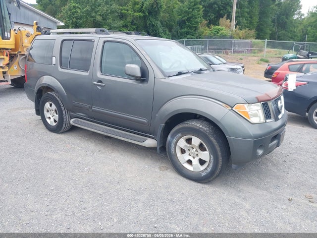 Salvage Nissan Pathfinder Image