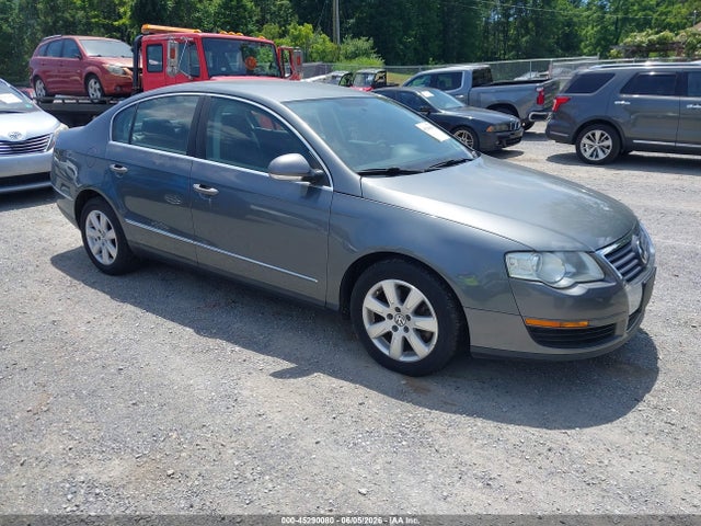 Salvage Volkswagen Passat Image