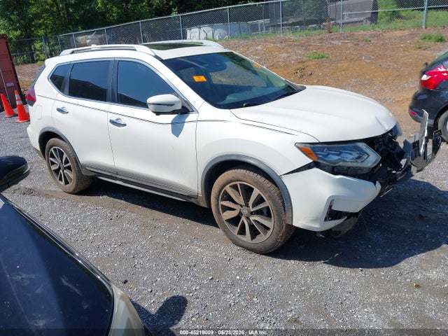 Salvage Nissan Rogue Image