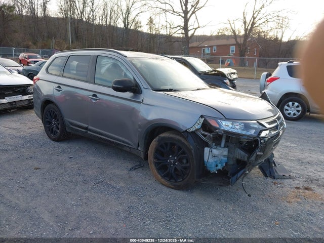 Salvage Mitsubishi Outlander Image