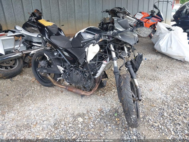 Salvage Kawasaki Ex400 Image