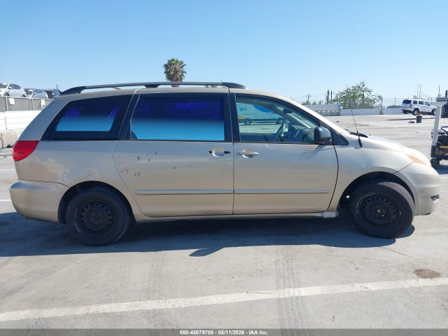 Toyota Sienna Ce