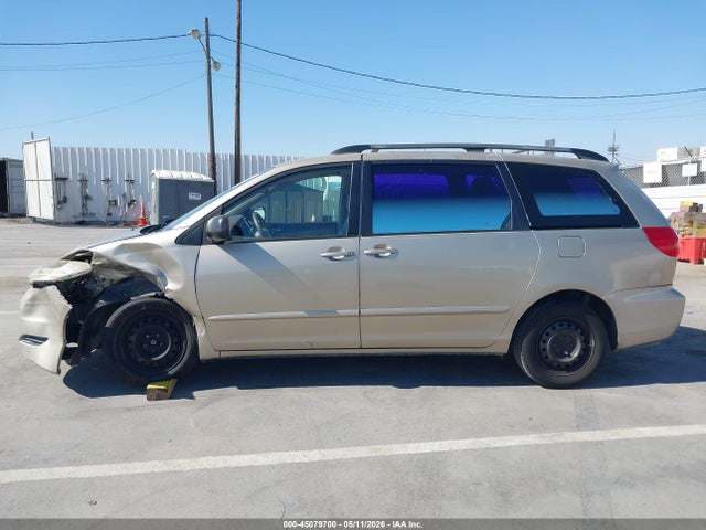 Toyota Sienna Ce