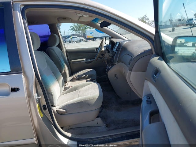 Toyota Sienna Ce