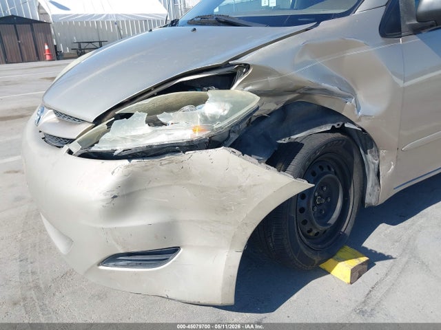 Toyota Sienna Ce
