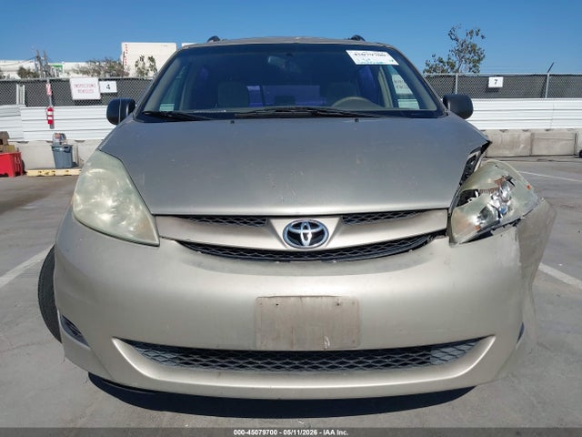 Toyota Sienna Ce