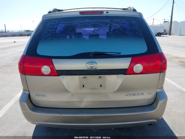 Toyota Sienna Ce