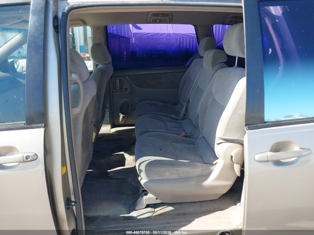 Toyota Sienna Ce