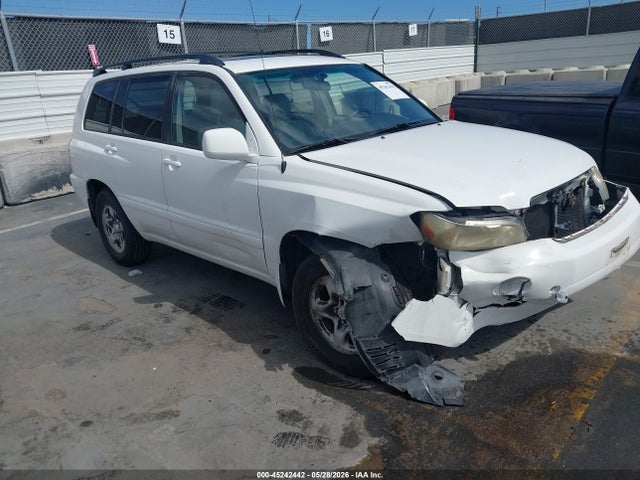 Salvage Toyota Highlander Image