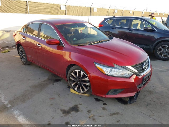 Salvage Nissan Altima Image