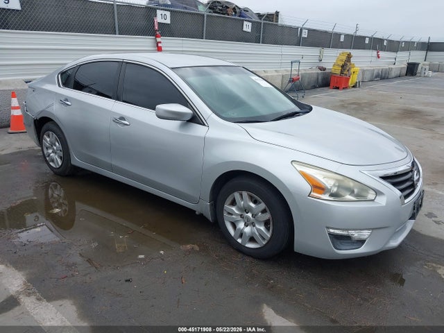 Salvage Nissan Altima Image