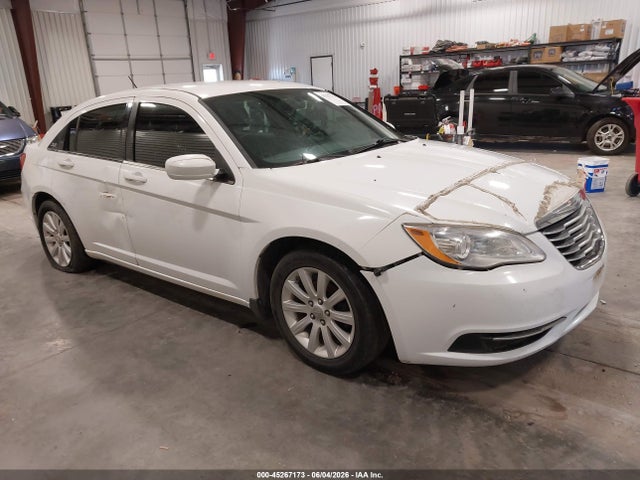 Salvage Chrysler 200 Image