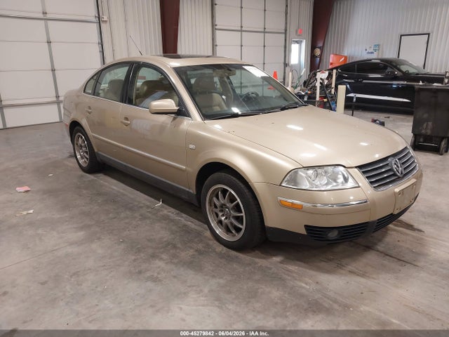 Salvage Volkswagen Passat Image