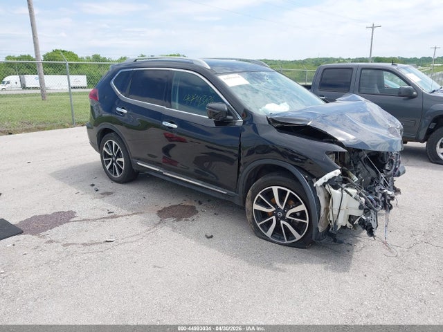 Salvage Nissan Rogue Image