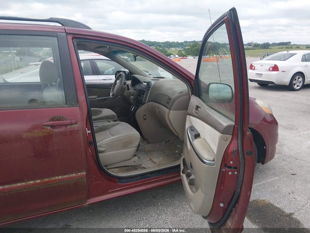 Toyota Sienna Ce