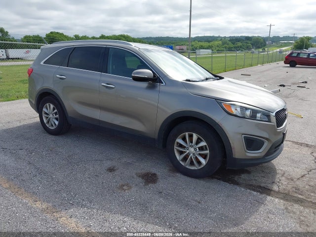 Salvage Kia Sorento Image