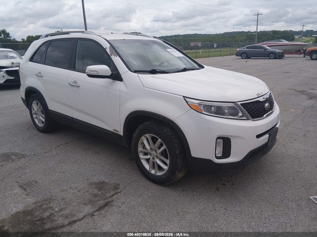 Salvage Kia Sorento Image