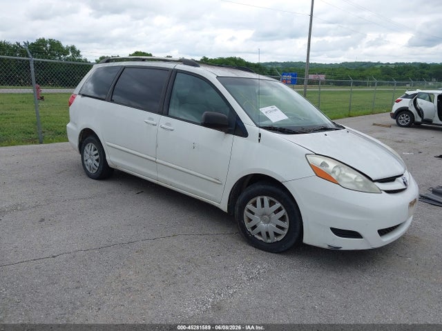Toyota Sienna Le