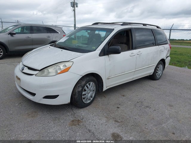 Toyota Sienna Le