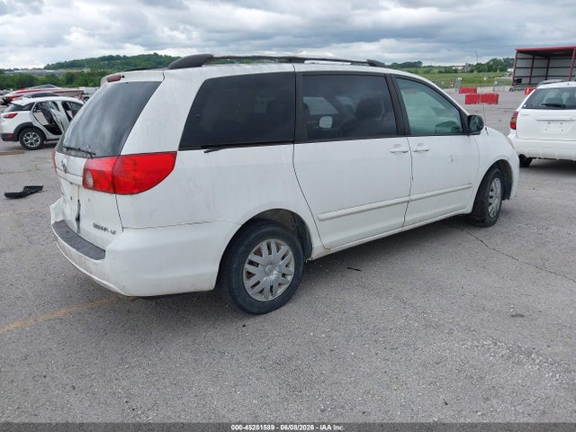 Toyota Sienna Le