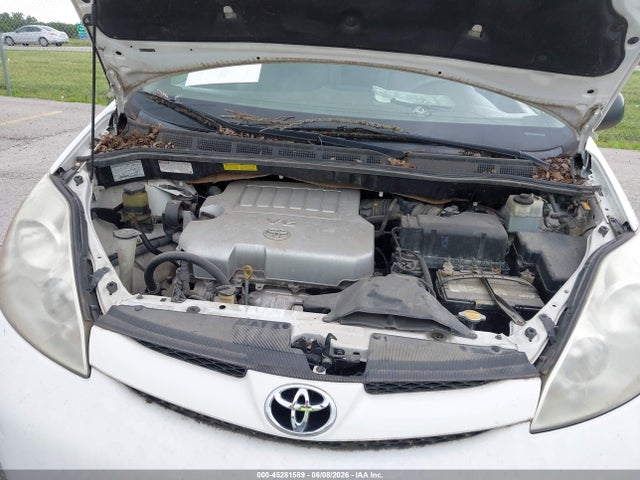 Toyota Sienna Le