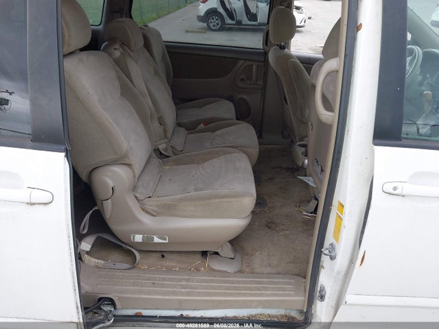 Toyota Sienna Le