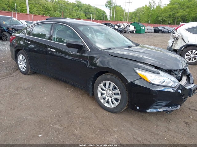 Salvage Nissan Altima Image