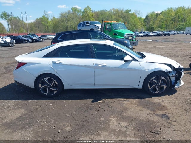 Hyundai ELANTRA Sel