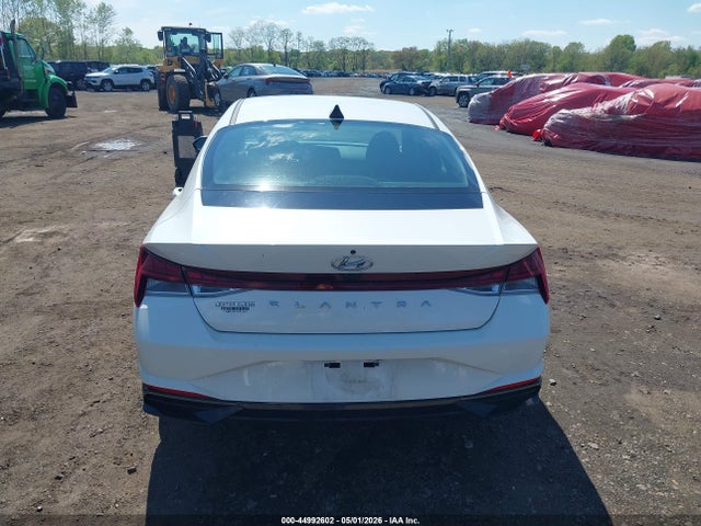 Hyundai ELANTRA Sel