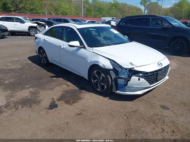 Salvage Hyundai ELANTRA Image