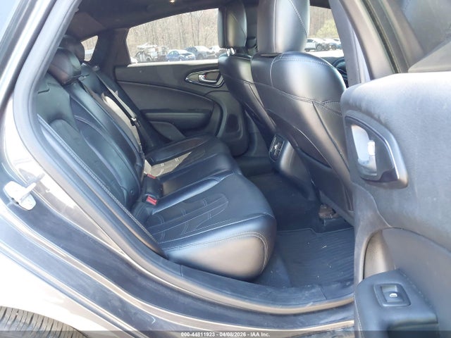 Chrysler 200 S
