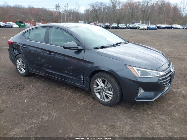 Salvage Hyundai ELANTRA Image