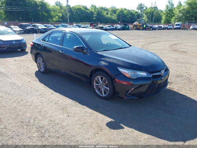 Salvage Toyota Camry Image