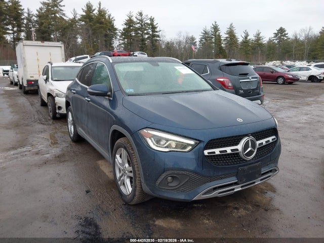 Salvage Mercedes-Benz GLA Image