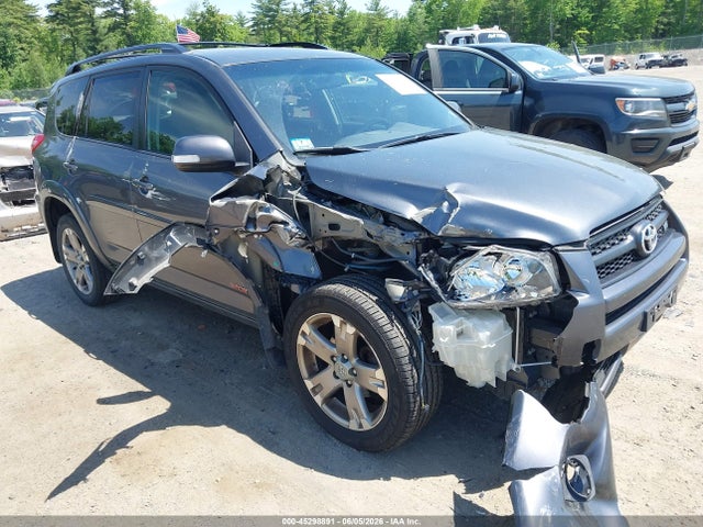 Salvage Toyota RAV4 Image