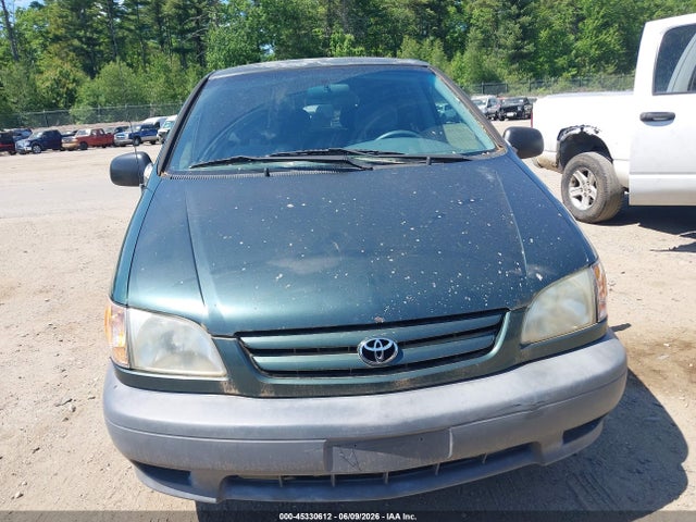 Toyota Sienna Le