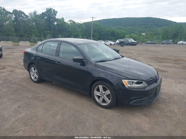 Salvage Volkswagen Jetta Image