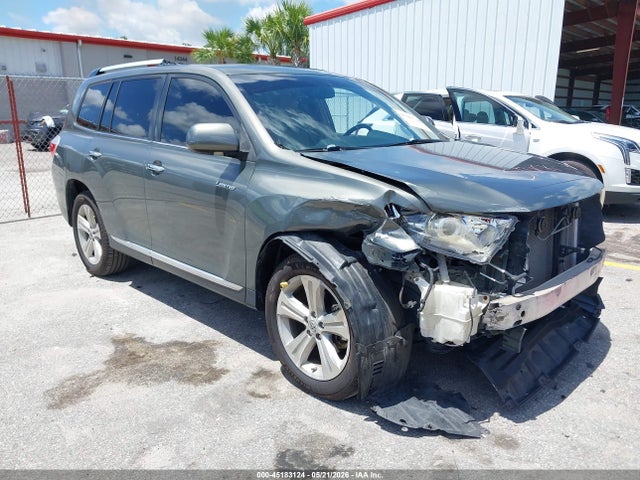 Salvage Toyota Highlander Image