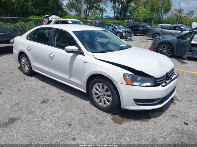 Salvage Volkswagen Passat Image