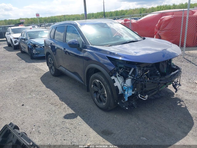 Salvage Nissan Rogue Image
