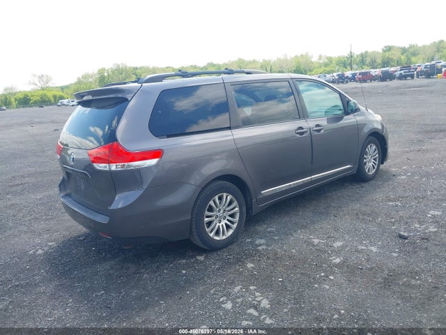 Toyota Sienna Xle V6 8 Passenger