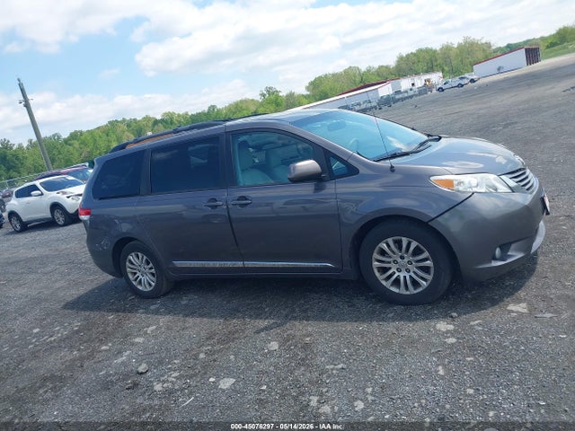 Toyota Sienna Xle V6 8 Passenger