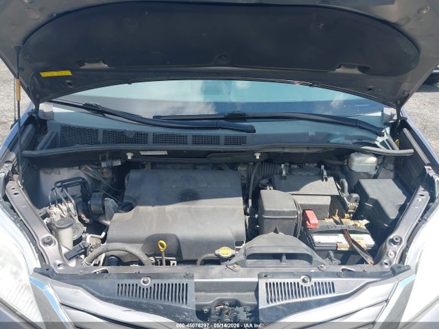 Toyota Sienna Xle V6 8 Passenger