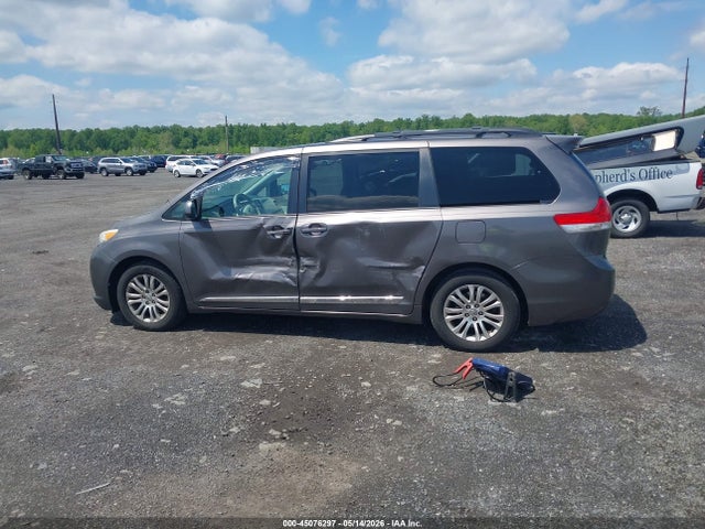 Toyota Sienna Xle V6 8 Passenger