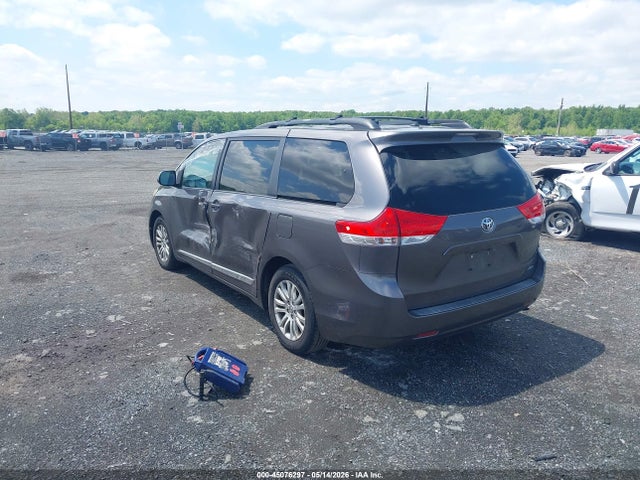 Toyota Sienna Xle V6 8 Passenger
