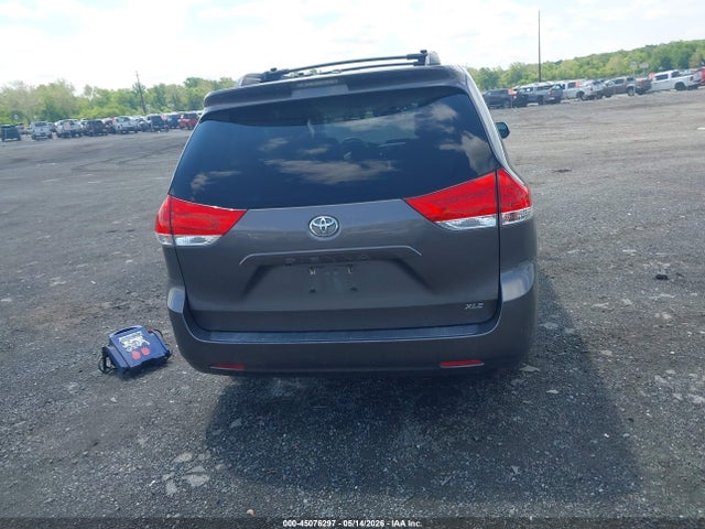 Toyota Sienna Xle V6 8 Passenger