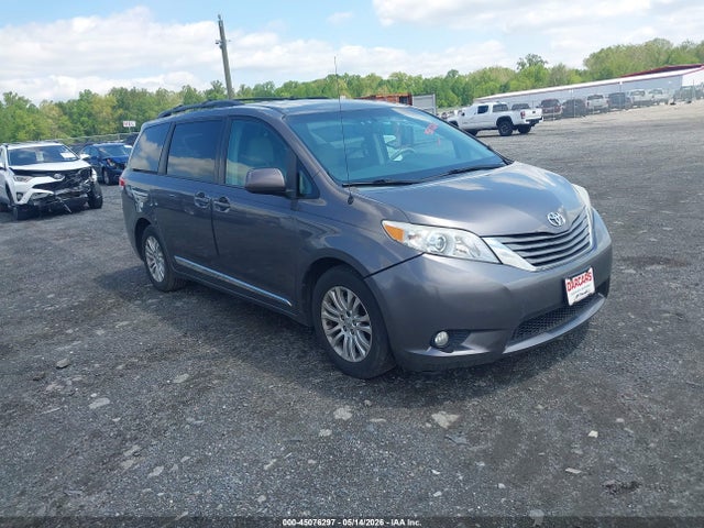 Salvage Toyota Sienna Image